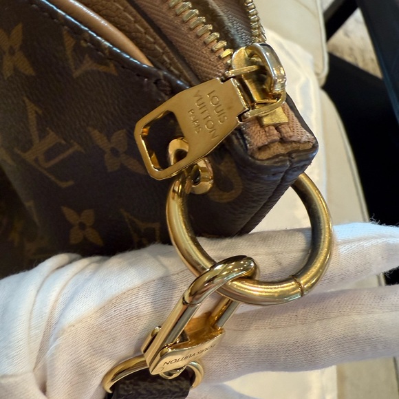Louis Vuitton Pallas MM Monogram - Picture 10 of 17